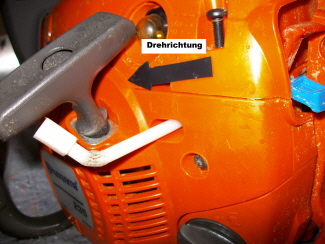 Maximal eine halbe Umdrehung entgegen dem Uhrzeigersinn Maximal eine halbe Umdrehung entgegen dem Uhrzeigersinn